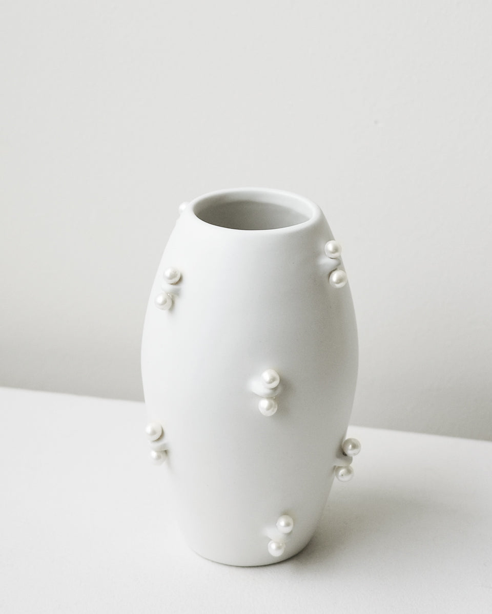 Pinched - Small Vase In Matte White w/ Freshwater Pearl