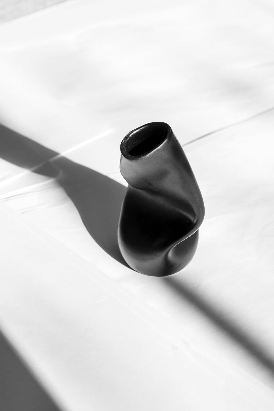 Solitude - Vessel in Gloss Black