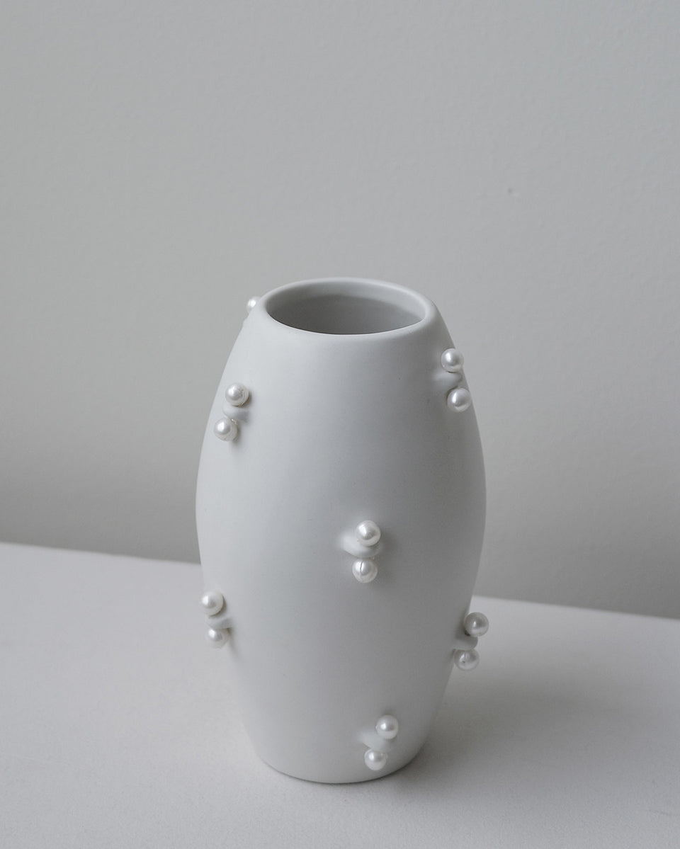 Pinched - Small Vase In Matte White w/ Freshwater Pearl