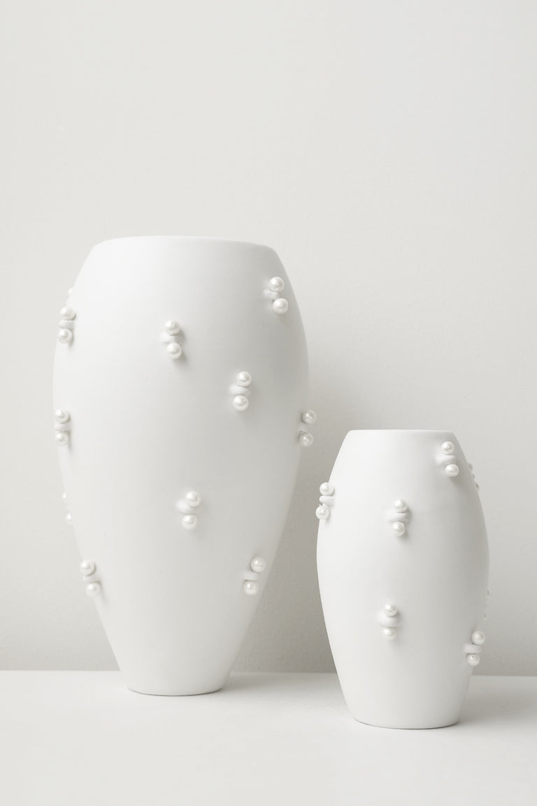 Pearly Pearl - Large Vase In Matte White w/ Freshwater Pearl