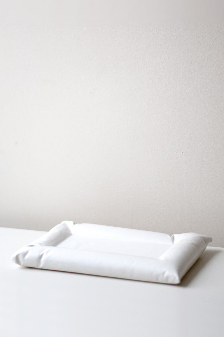 B135 - Ceramic Cushion Tray in Matte White