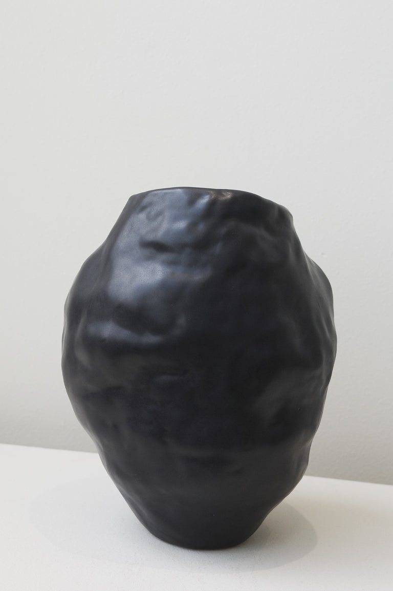 B37 - Large Vessel in Matte Black
