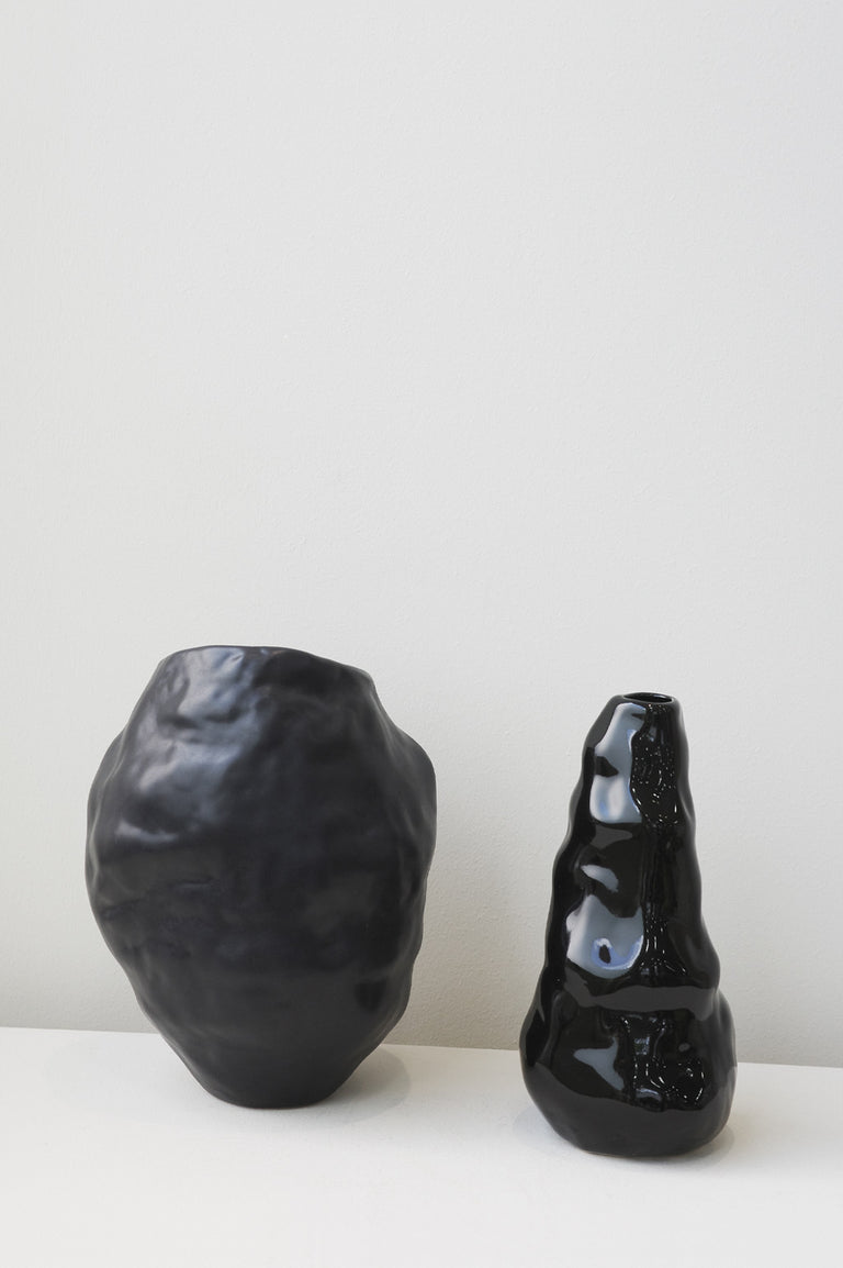 B37 - Large Vessel in Matte Black