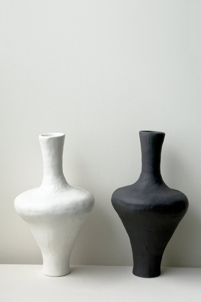 B41 - Giant Vase in Matte Black
