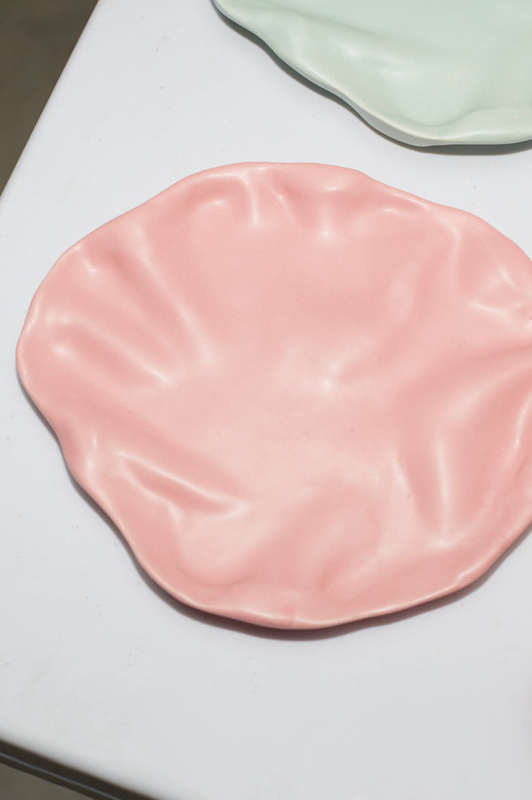 The Perfect Plate to Confound an In‐Law - Medium Plate in Matte Pink