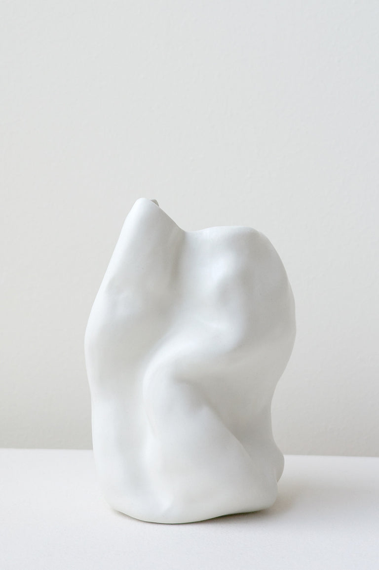 B90 - Large Vase in Matte White