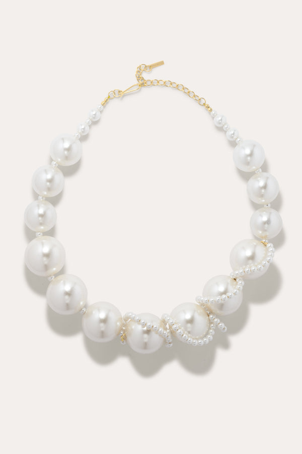 The Arcs of the Moon - Pearl and Gold Plated Necklace