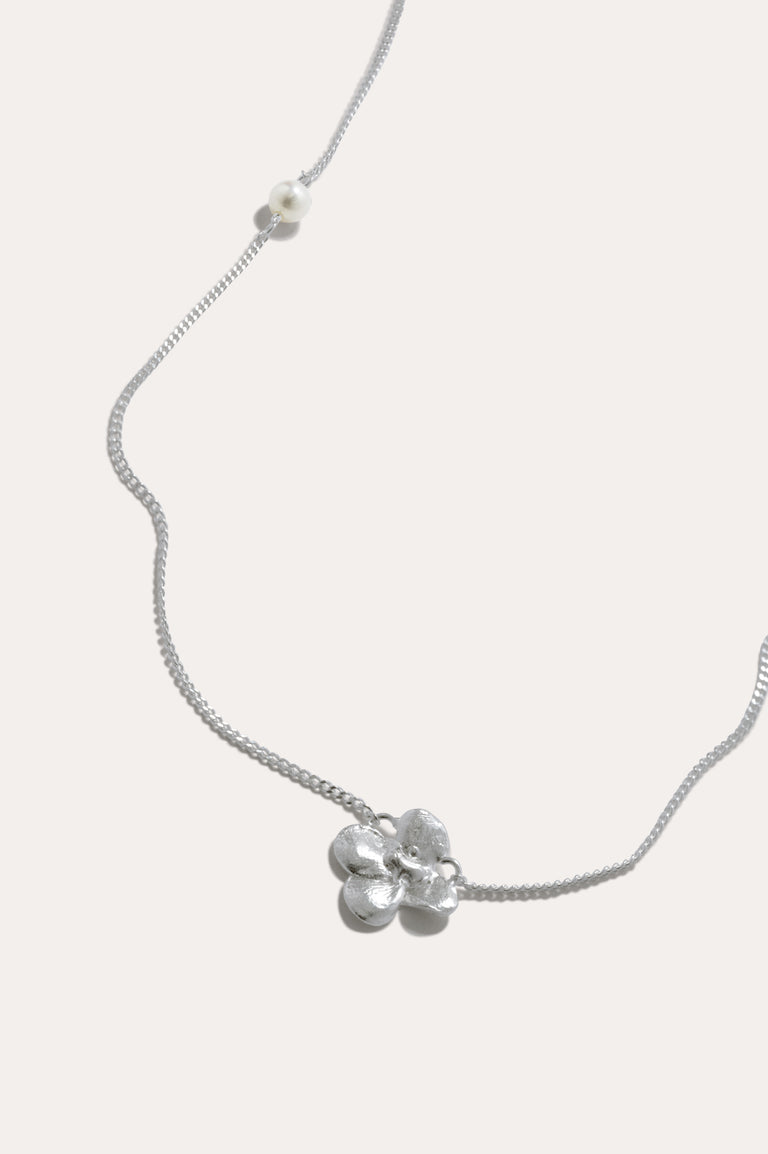 R2237 - Pearl and Silver Plated Necklace