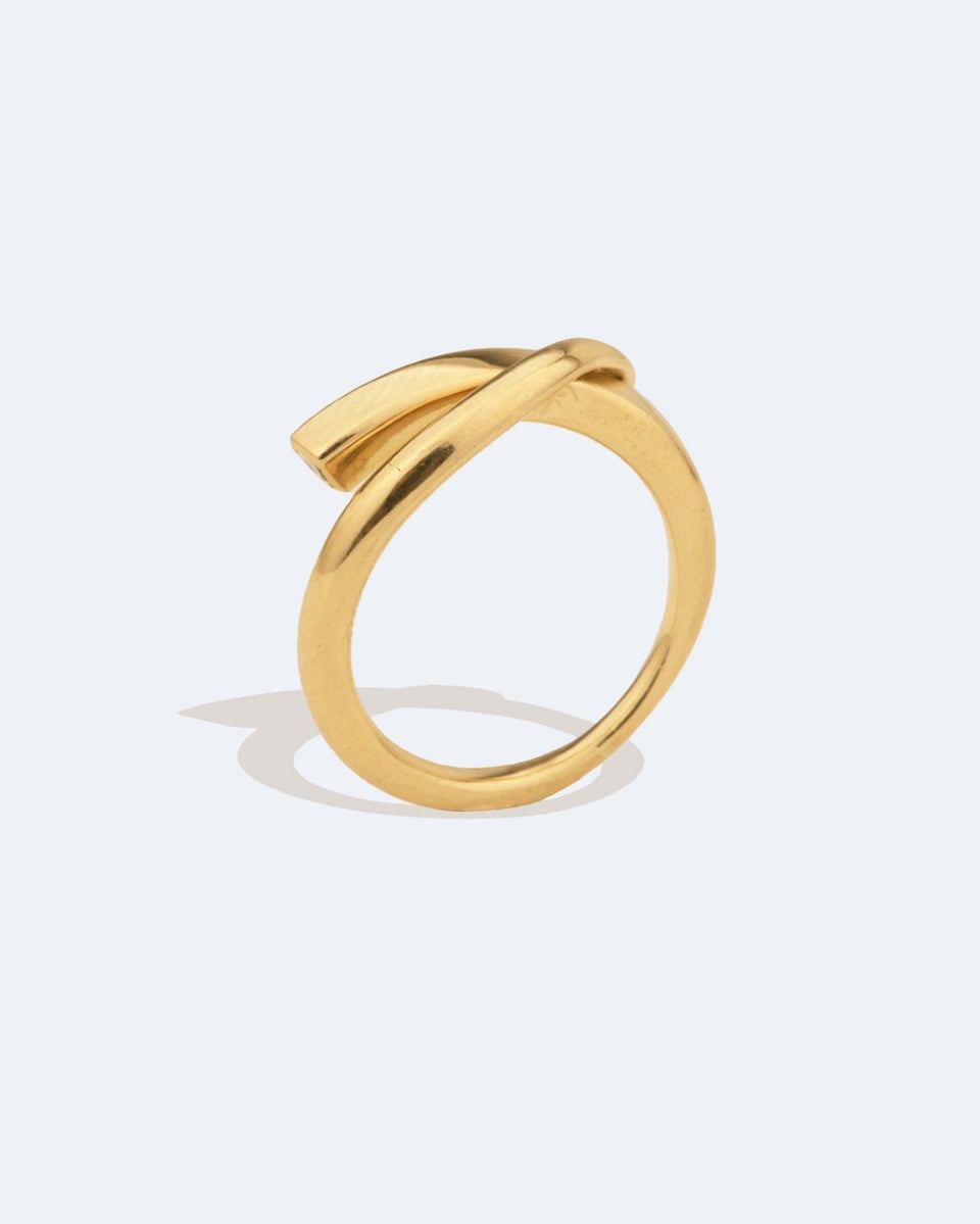 A River in the Dales - 18 Carat Yellow Gold and Diamond Ring