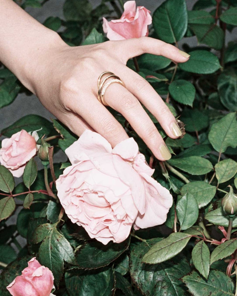 Surrounded Islands - 18ct Yellow Gold and Diamond Ring