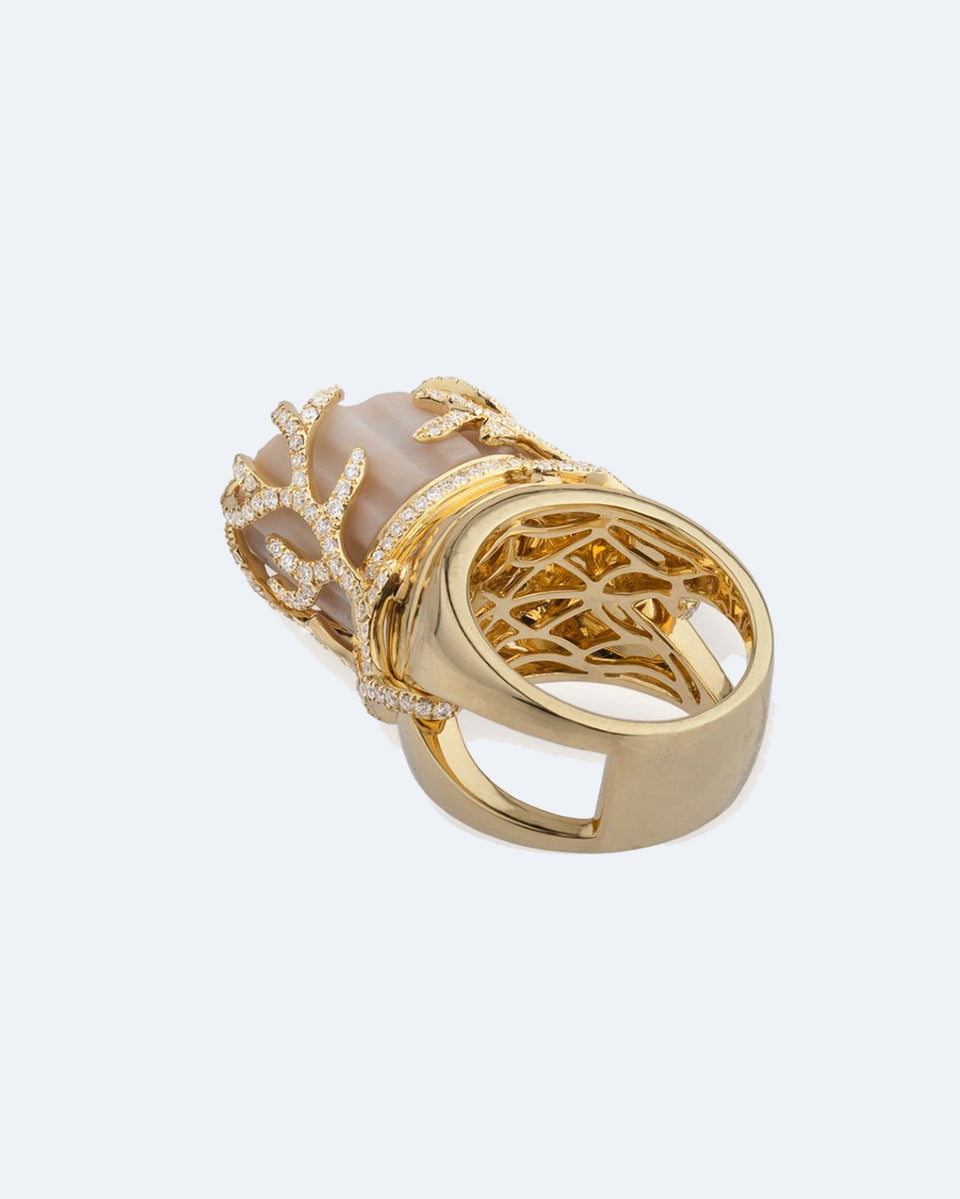 The Death of Sophocles - 18 Carat Yellow Gold, Marble and Diamond Ring