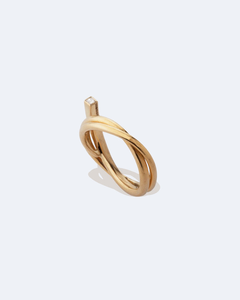An Archaeology of the Industrial Age - 18 Carat Yellow Gold and Diamond Ring