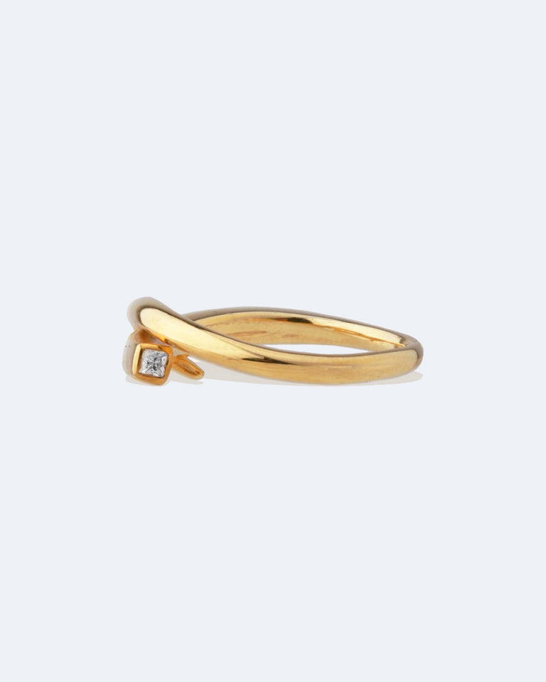 A River in the Dales - 18 Carat Yellow Gold and Diamond Ring