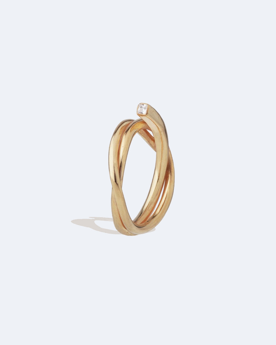 An Archaeology of the Industrial Age - 18 Carat Yellow Gold and Diamond Ring
