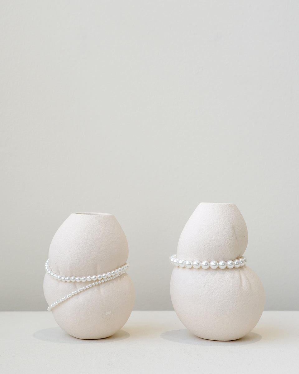 Squeezed - Small Vase in Textured Beige w/ Faux Pearls