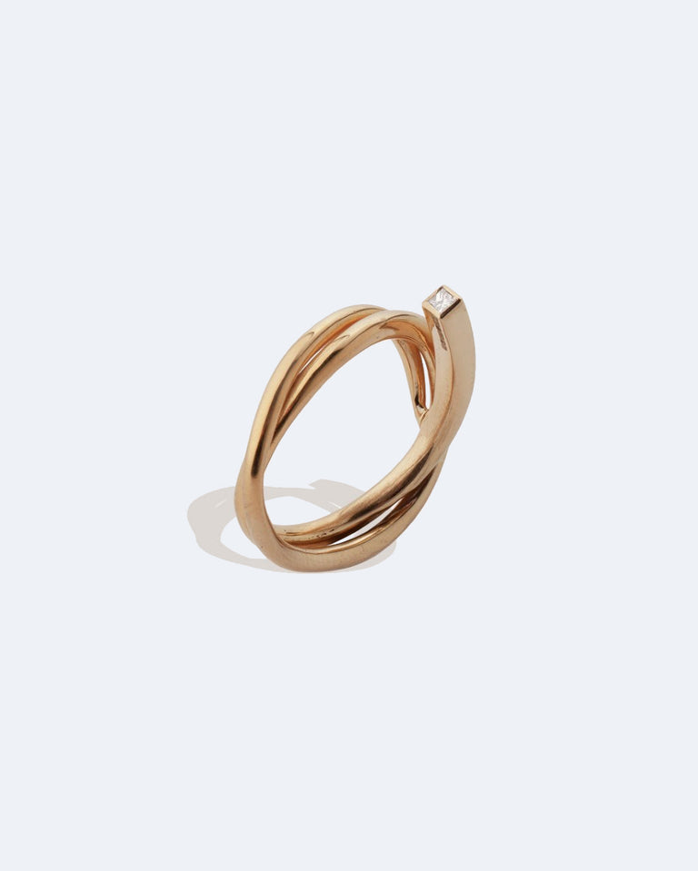 An Archaeology of the Industrial Age - 18 Carat Yellow Gold and Diamond Ring