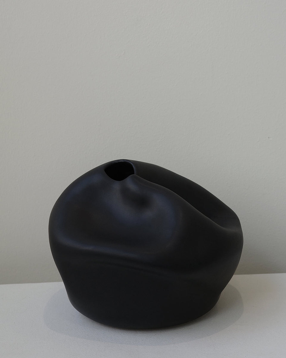 Compound - Vessel in Matte Black