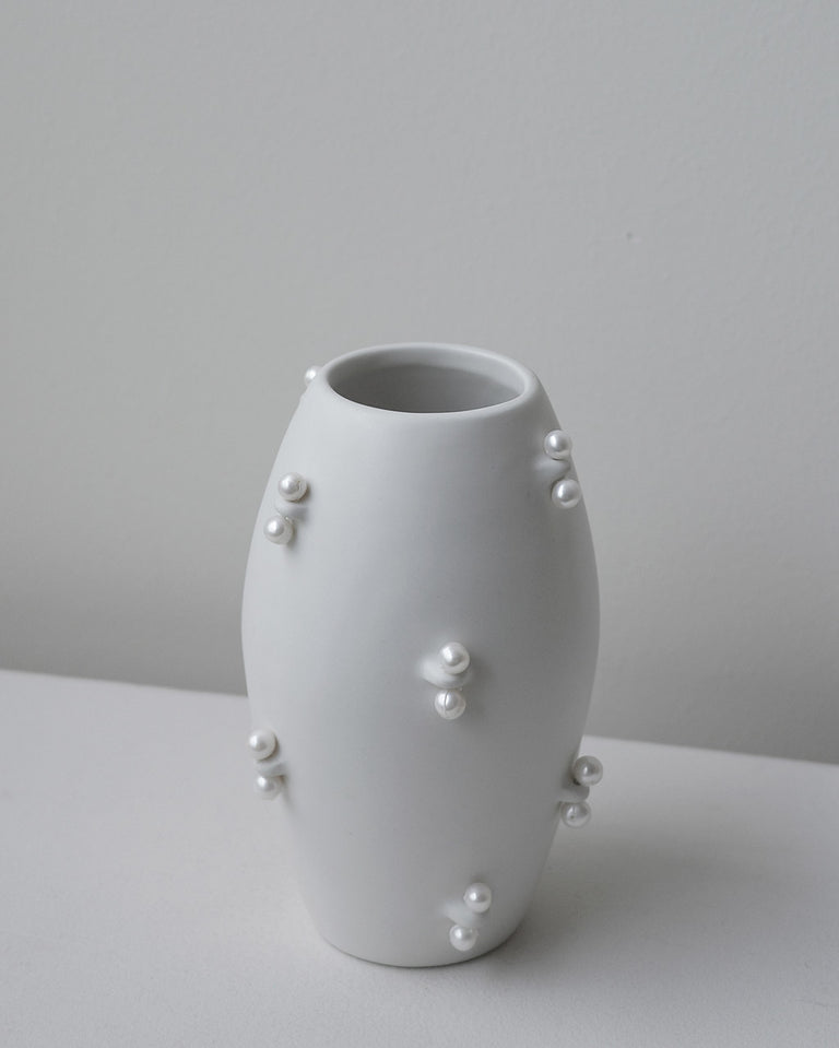 Pinched - Small Vase In Matte White w/ Freshwater Pearl