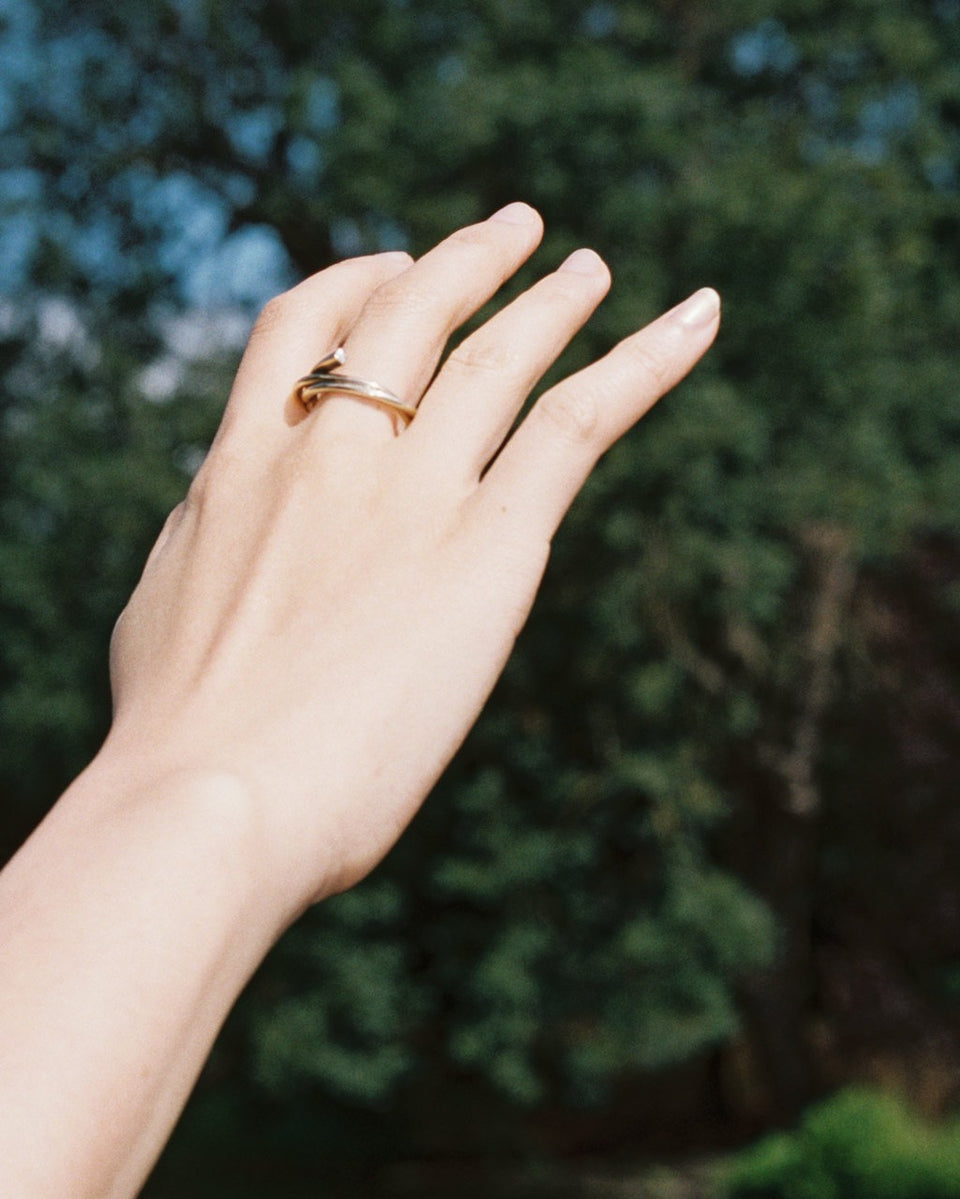 An Archaeology of the Industrial Age - 18 Carat Yellow Gold and Diamond Ring