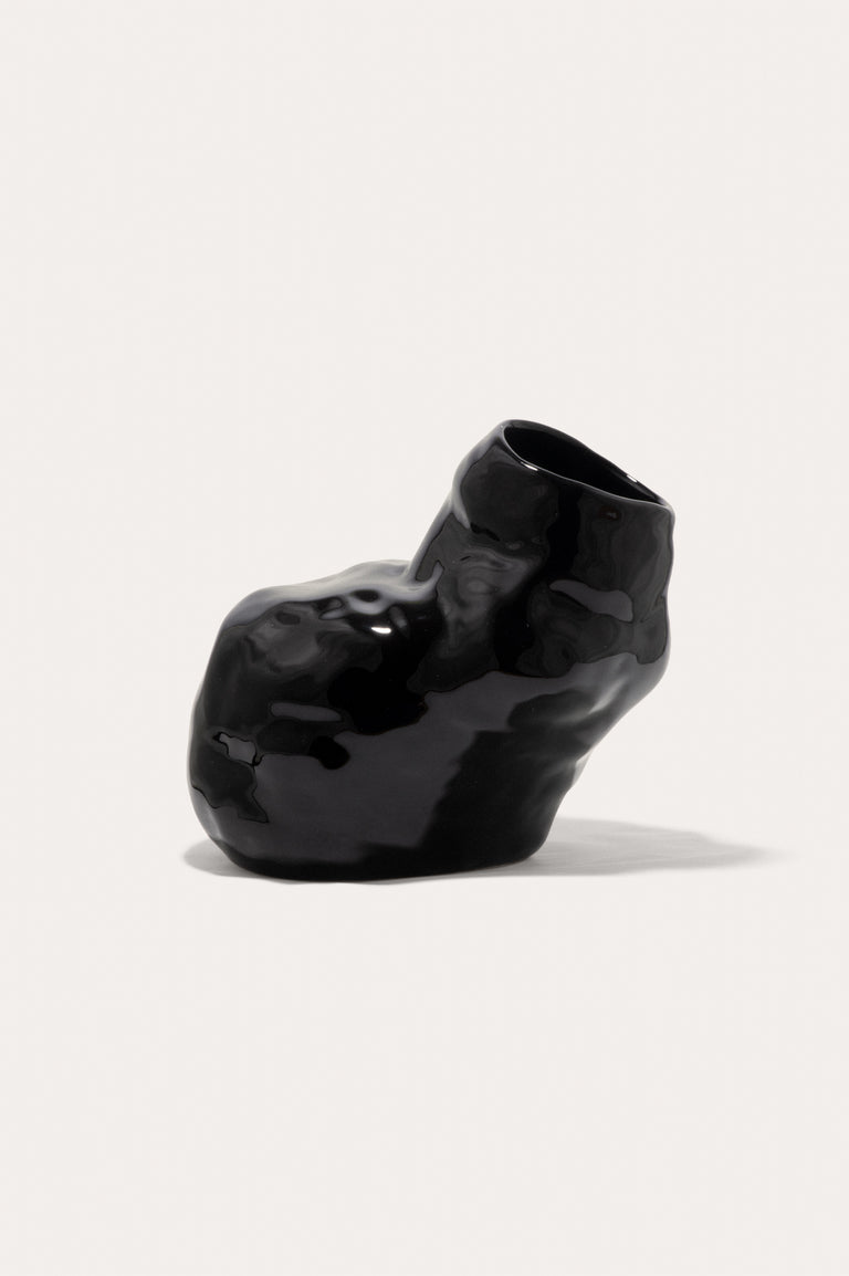 B39 - Medium Vase in Gloss Black