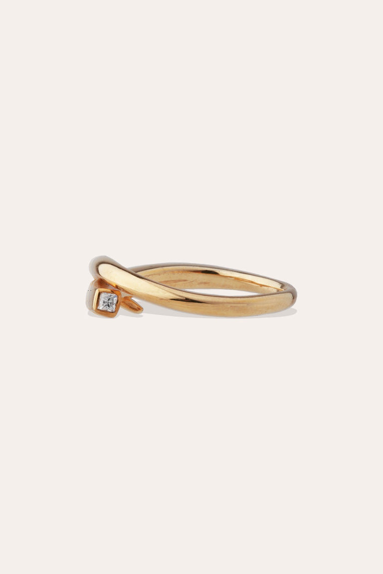 A River in the Dales - 18 Carat Yellow Gold and Diamond Ring