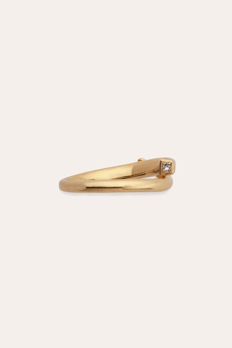 A River in the Dales - 18 Carat Yellow Gold and Diamond Ring
