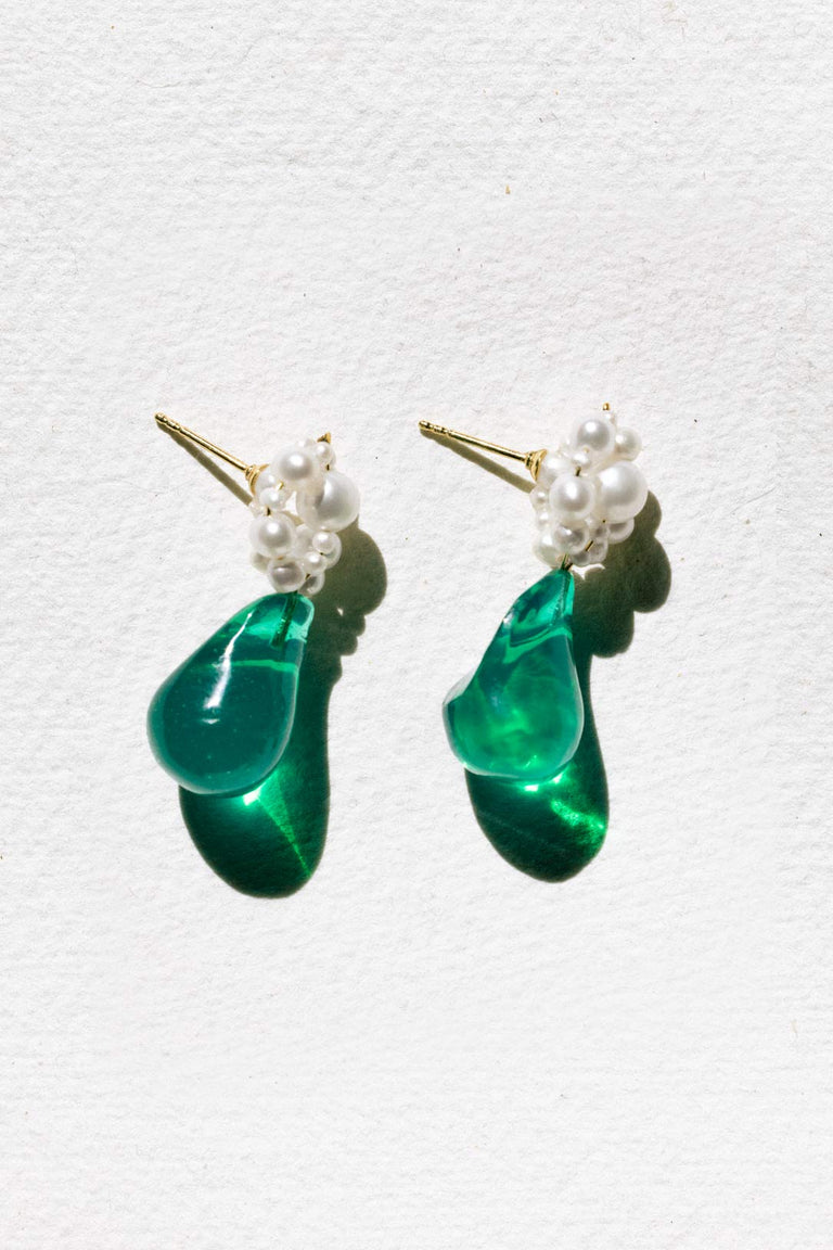 Tra‐la‐la - Pearl and Green Bio Resin Gold Vermeil Earrings